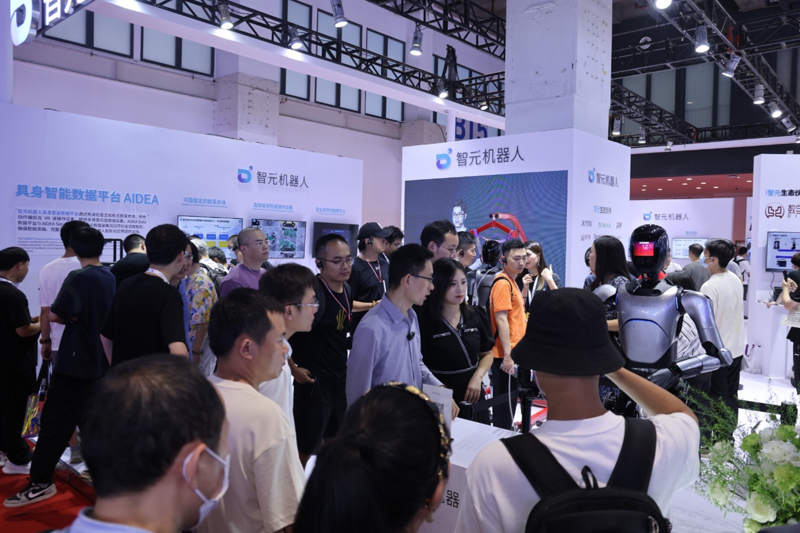 太阳集团tyc机器人亮相世界机器人大会WRC